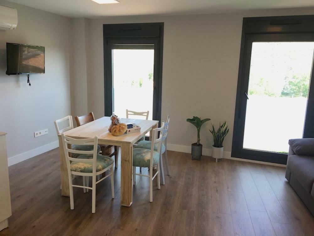 Apartamentos Turisticos Leiva -La Rioja Екстериор снимка